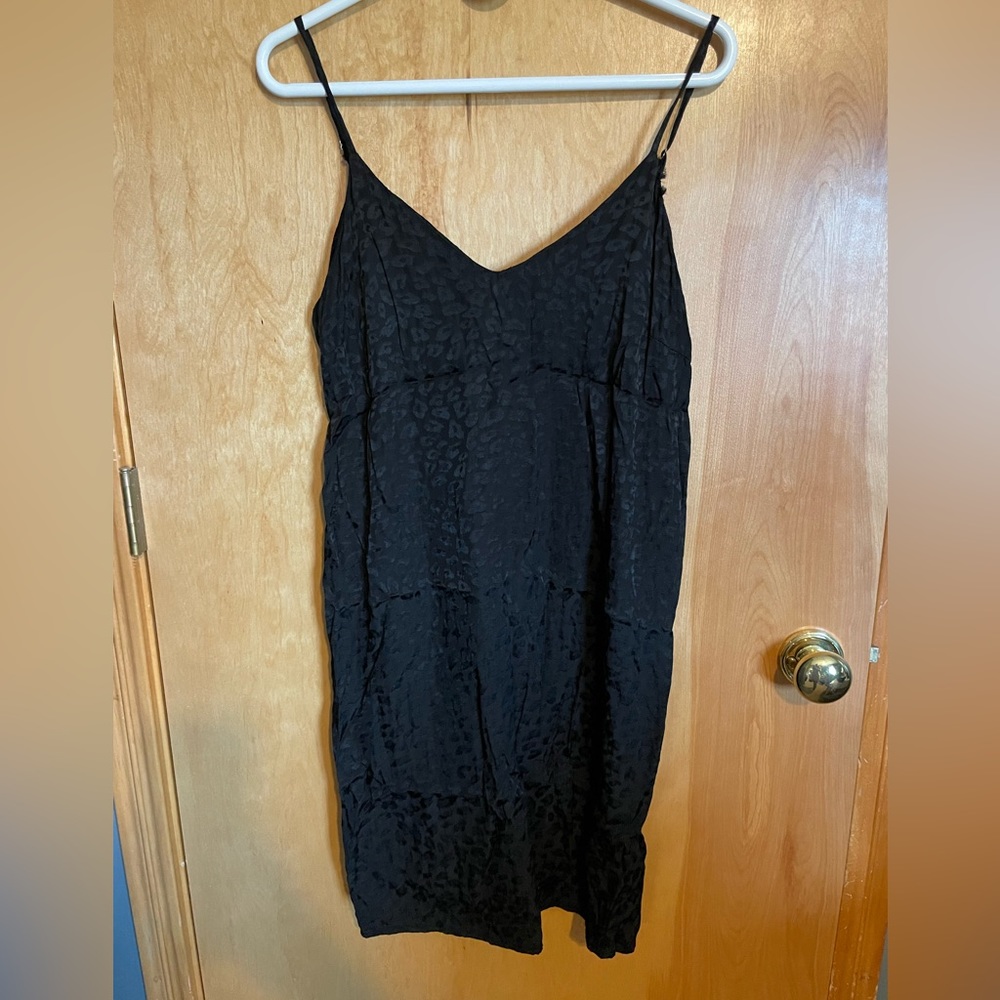 Black cheetah velvet dress